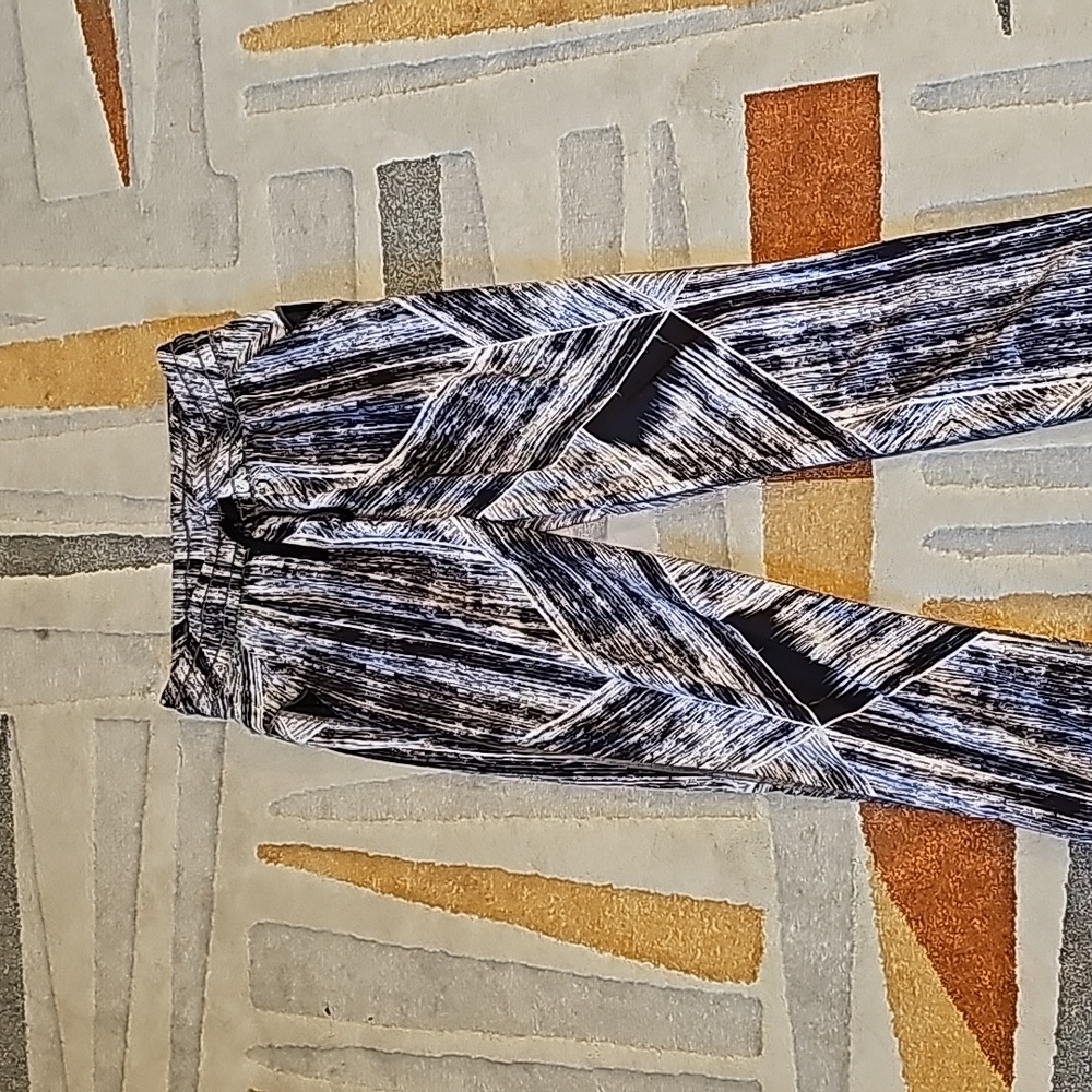 Lululemon Namaskar Featherweight Drawstring Black… - image 8